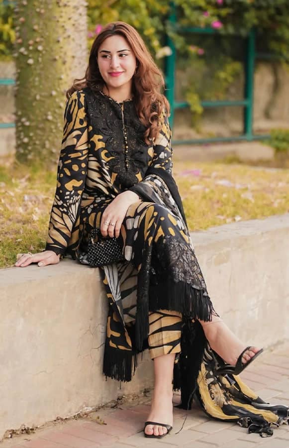 img_maria_b_m_Prints_awwal_boutique