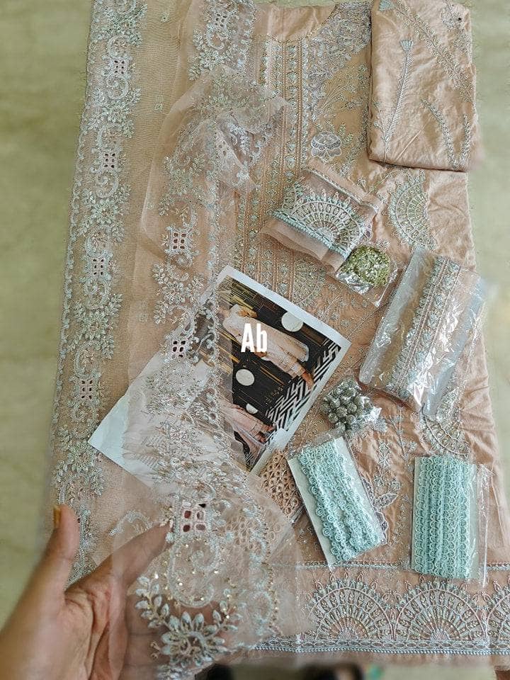 img_mushq_astoria_open_pic_awwal_boutique