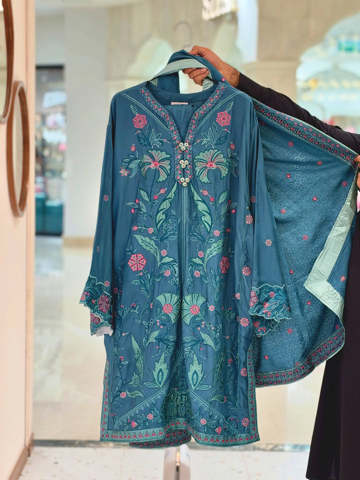 img_mushq_bukhara_awwal_boutique