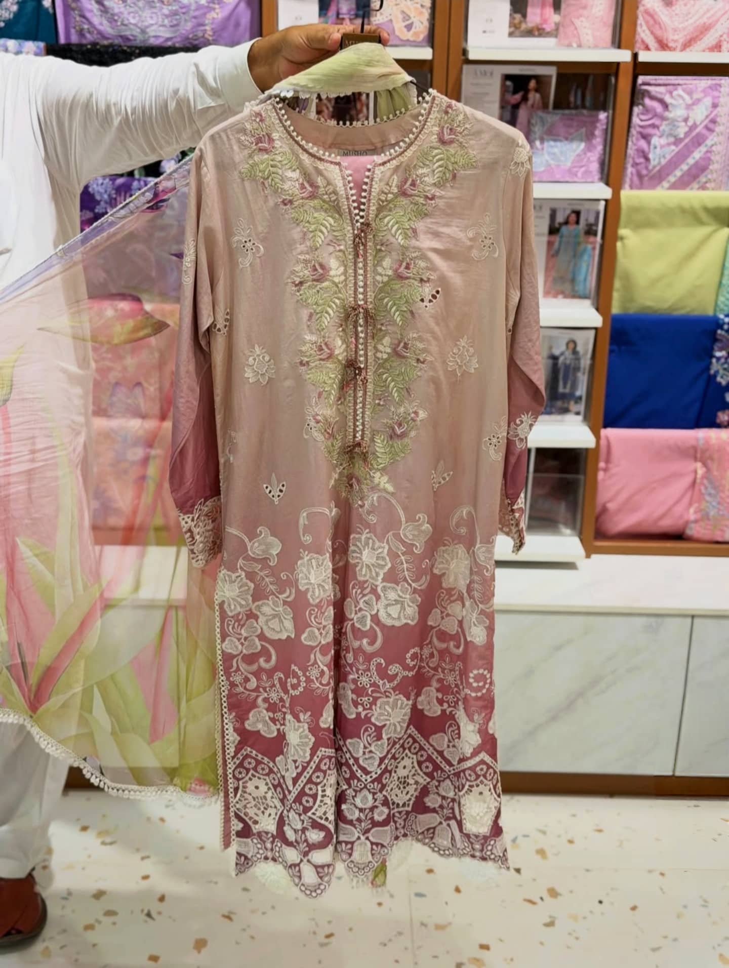 img_mushq_lawn_awwal_boutique