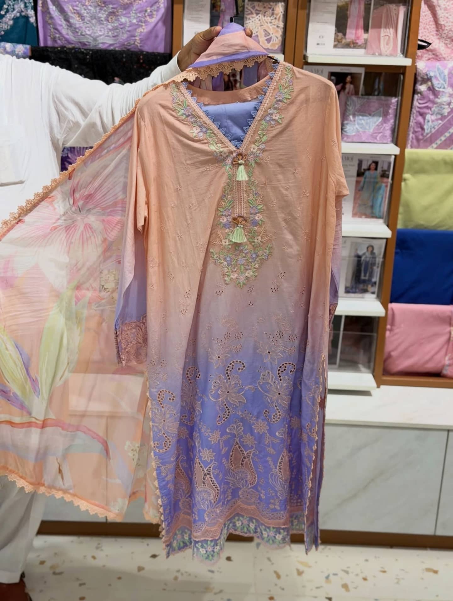 img_mushq_lawn_awwal_boutique