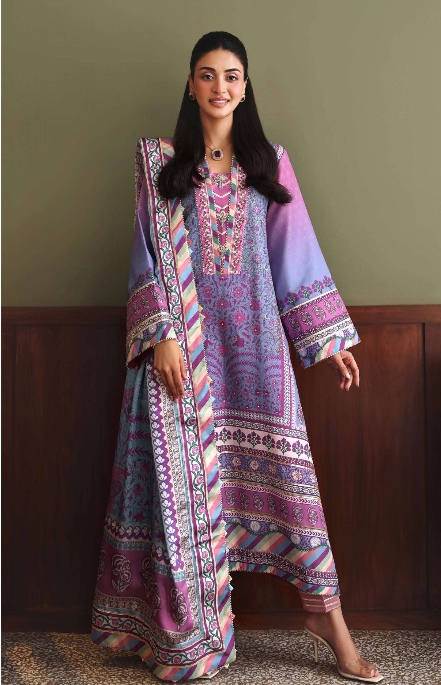 img_mushq_nuvera_silk_awwal_boutique