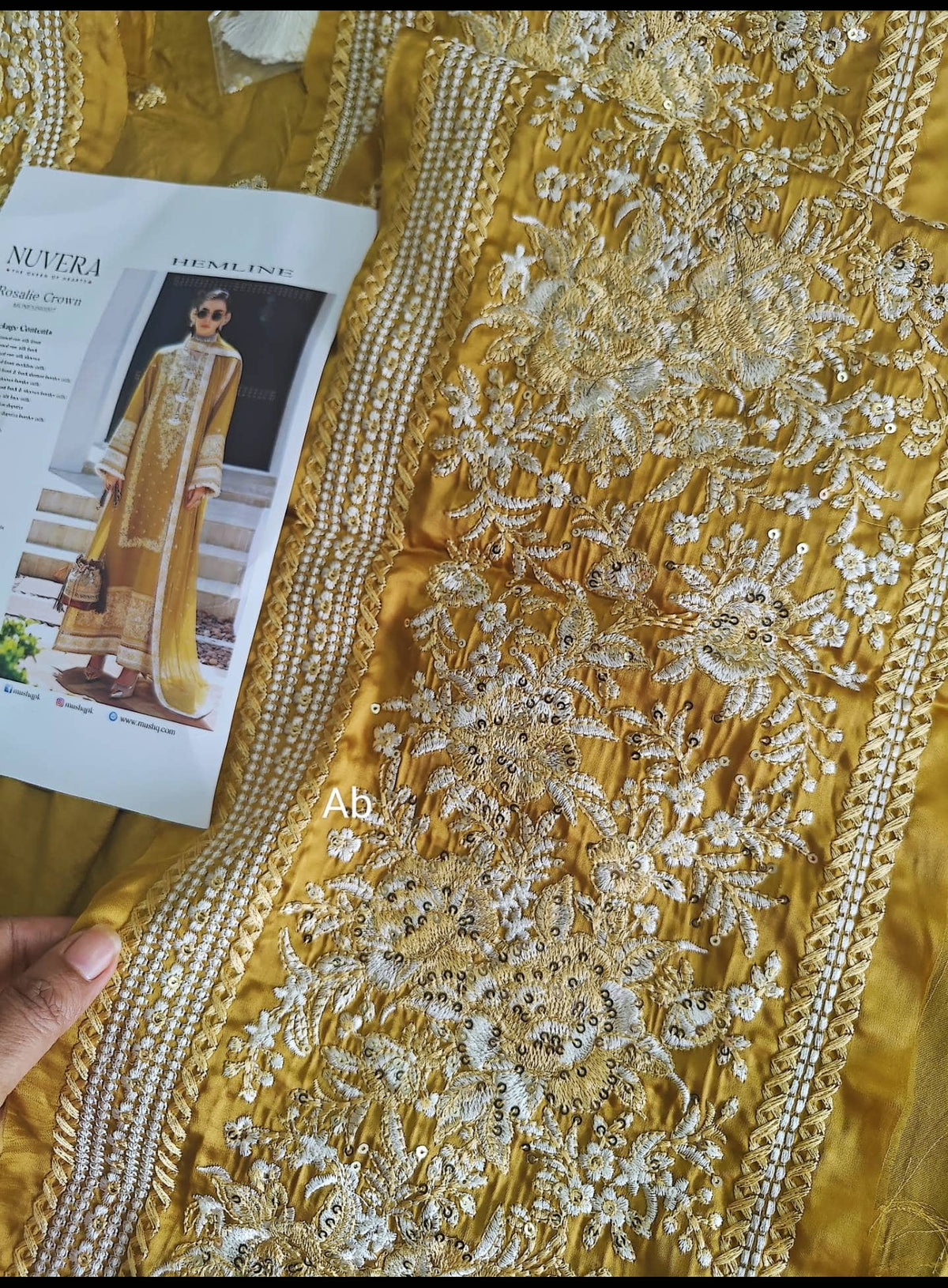 Open Pic/Mushq Nuvera Raw Silk 26/Vol 2/Rosalie Crown/D 07/Yellow