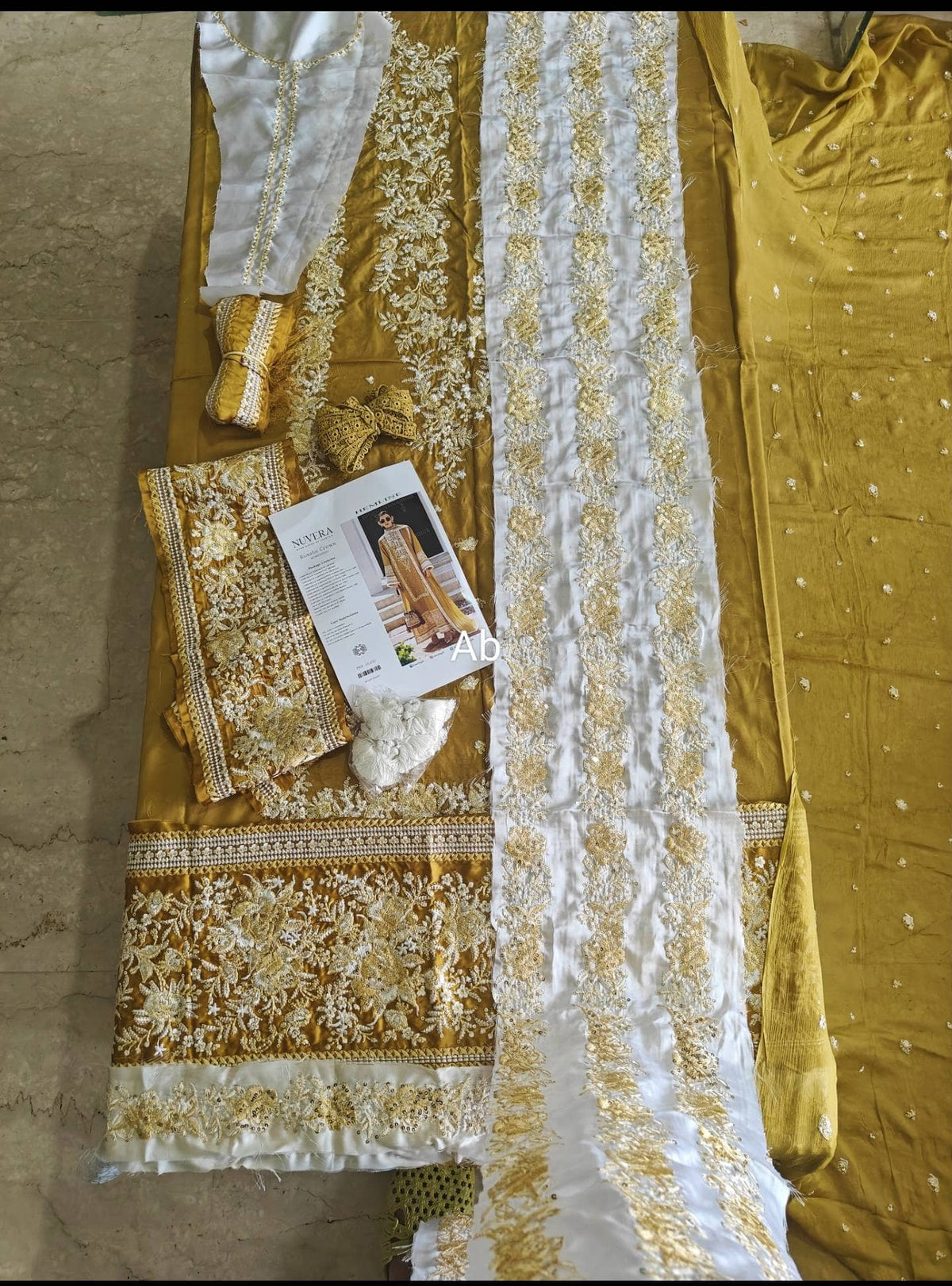Open Pic/Mushq Nuvera Raw Silk 26/Vol 2/Rosalie Crown/D 07/Yellow
