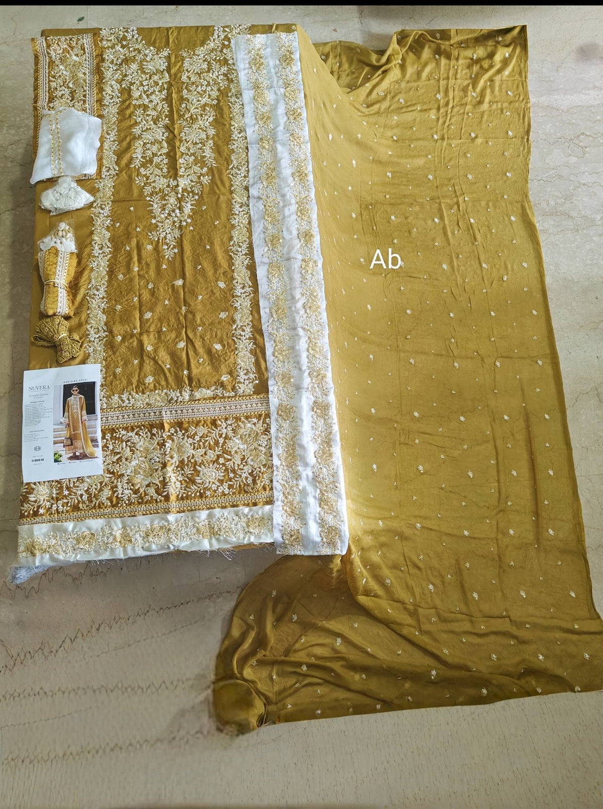 Open Pic/Mushq Nuvera Raw Silk 26/Vol 2/Rosalie Crown/D 07/Yellow