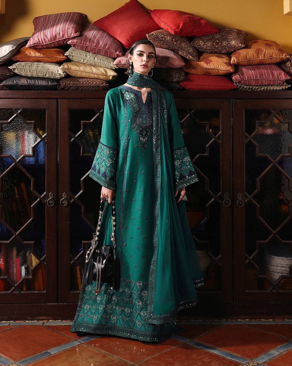 img_mushq_nuvera_silk_awwal_boutique