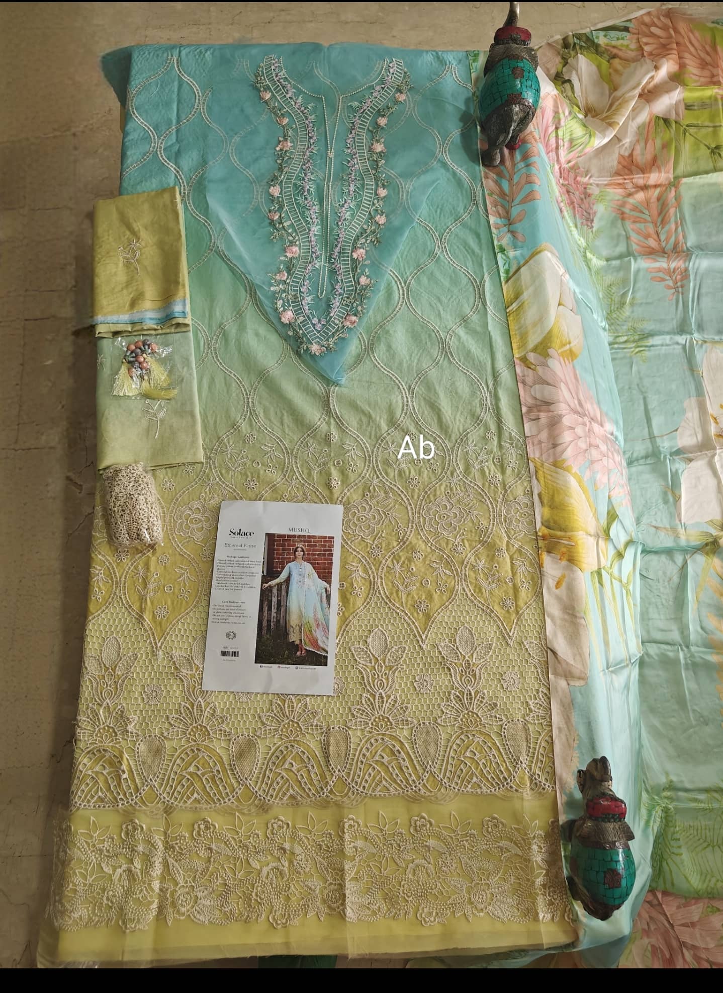 Open Pic/Mushq Solace Luxury 26/Ethereal Pause/Blue&Yellow