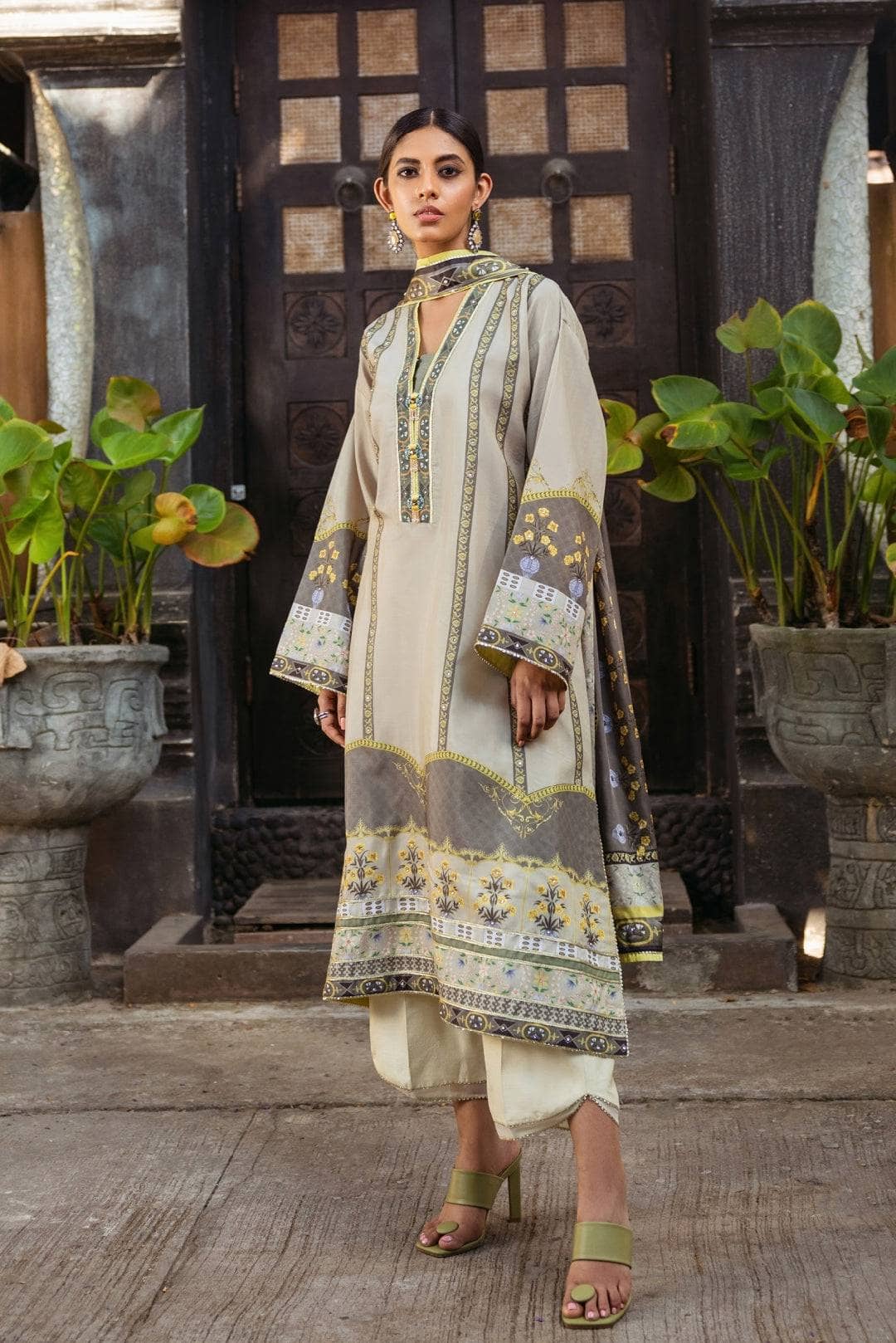 img_mushq_silk_awwal_boutique