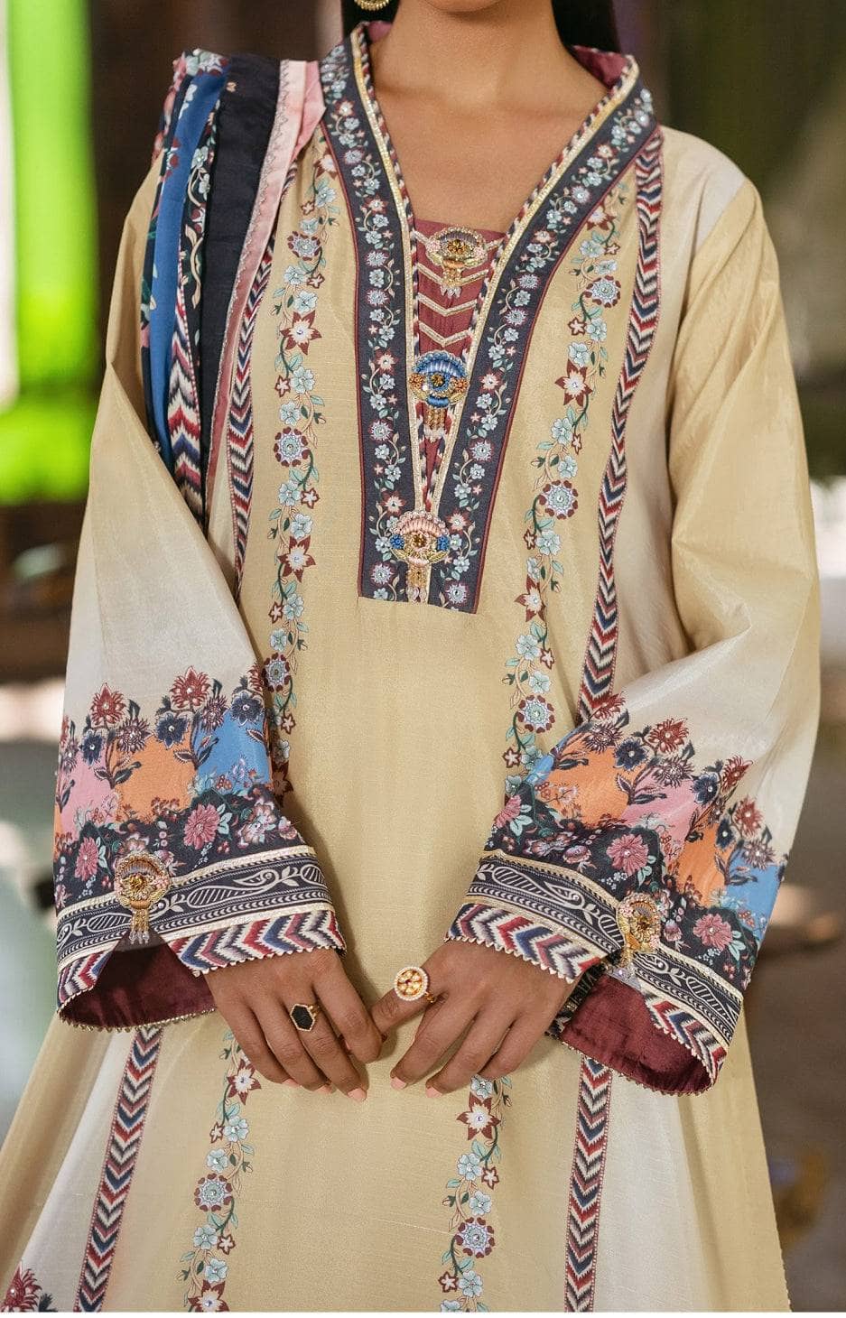 img_mushq_silk_awwal_boutique