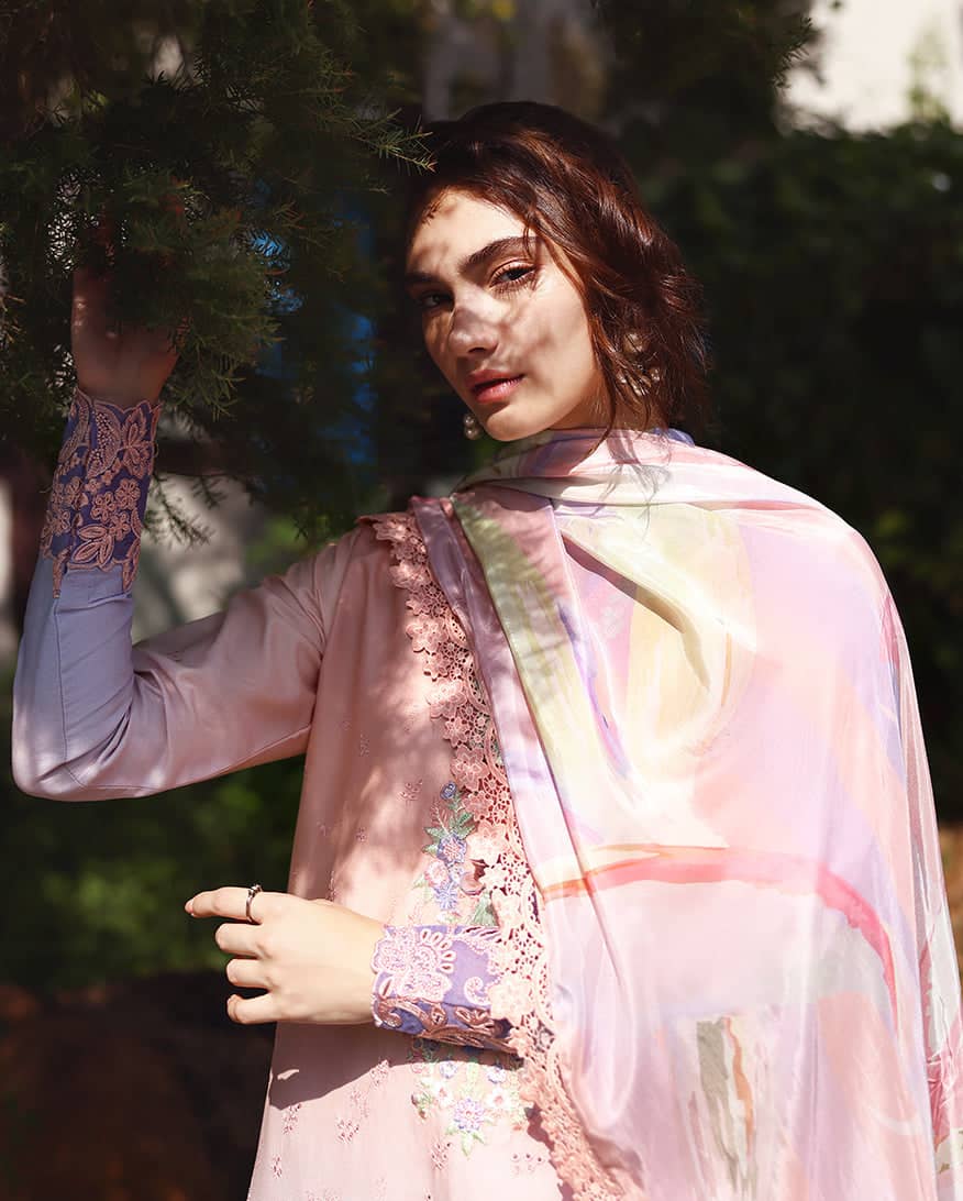Sale‼️Mushq Solace Luxury 26/Morning Veil/Lavender Pink