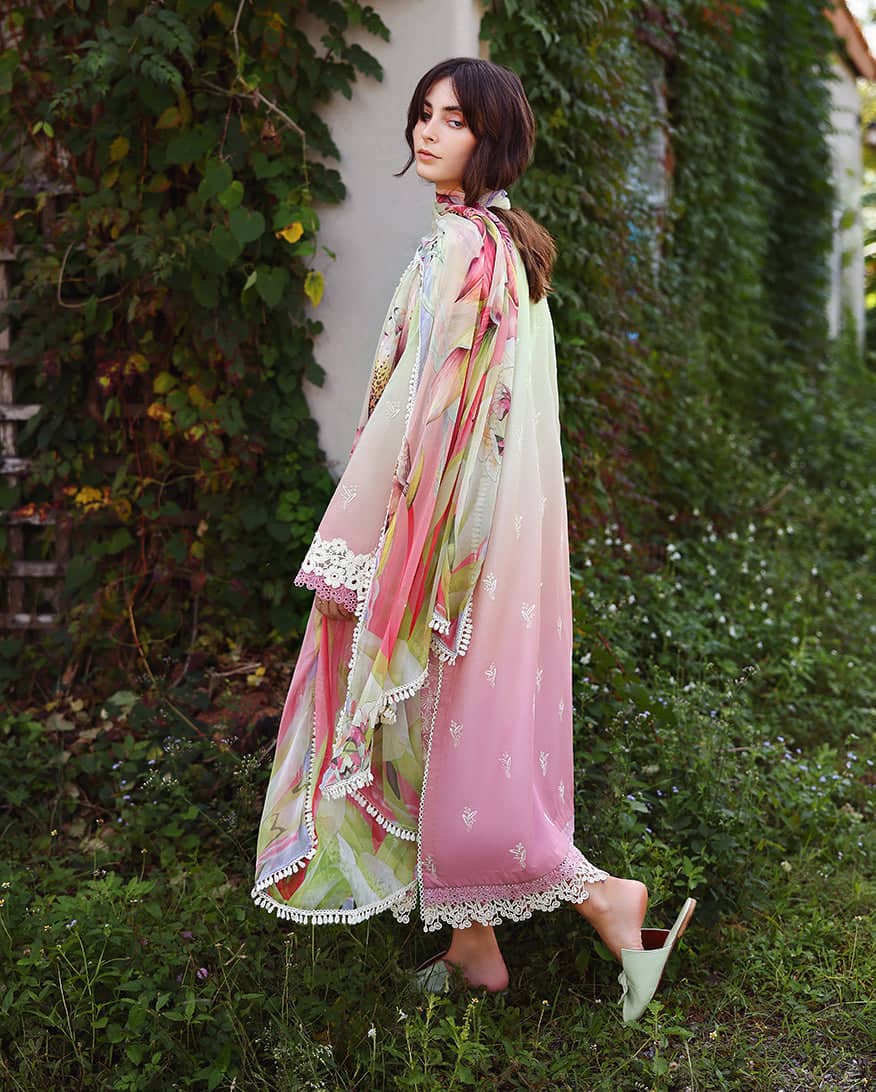 Sale‼️Mushq Solace Luxury 26/Petal Pull/Pale Off White & Pink