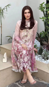 Spotted in Mushq Solace Luxury 26/Dew Drift/Ombre Pink