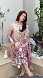 Spotted in Mushq Solace Luxury 26/Dew Drift/Ombre Pink