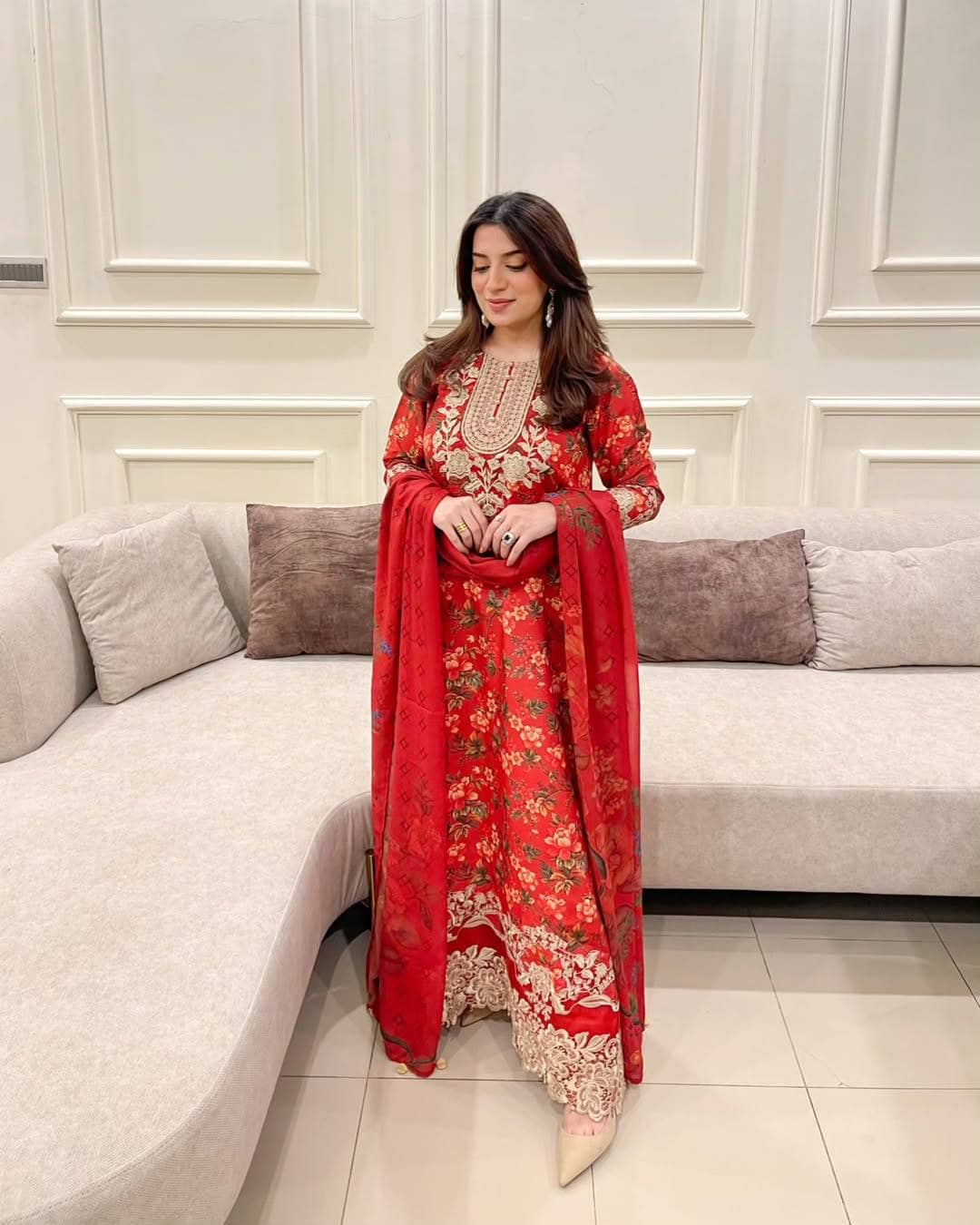 img_spotted_in_myeesha_lawn_awwal_boutique