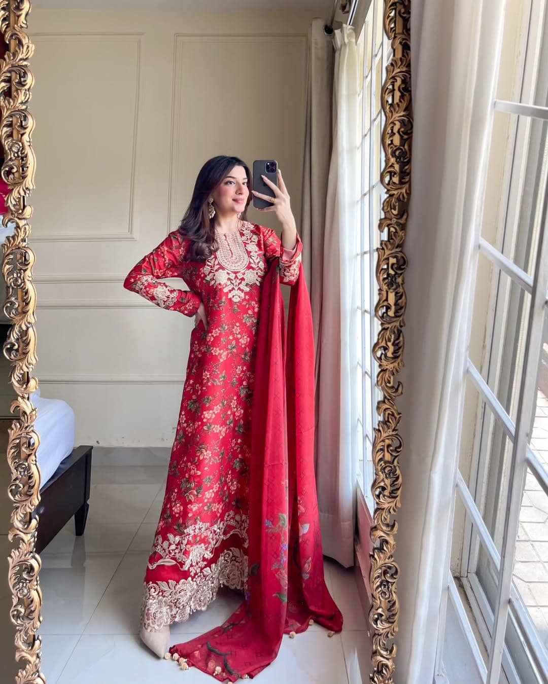 img_spotted_in_myeesha_lawn_awwal_boutique