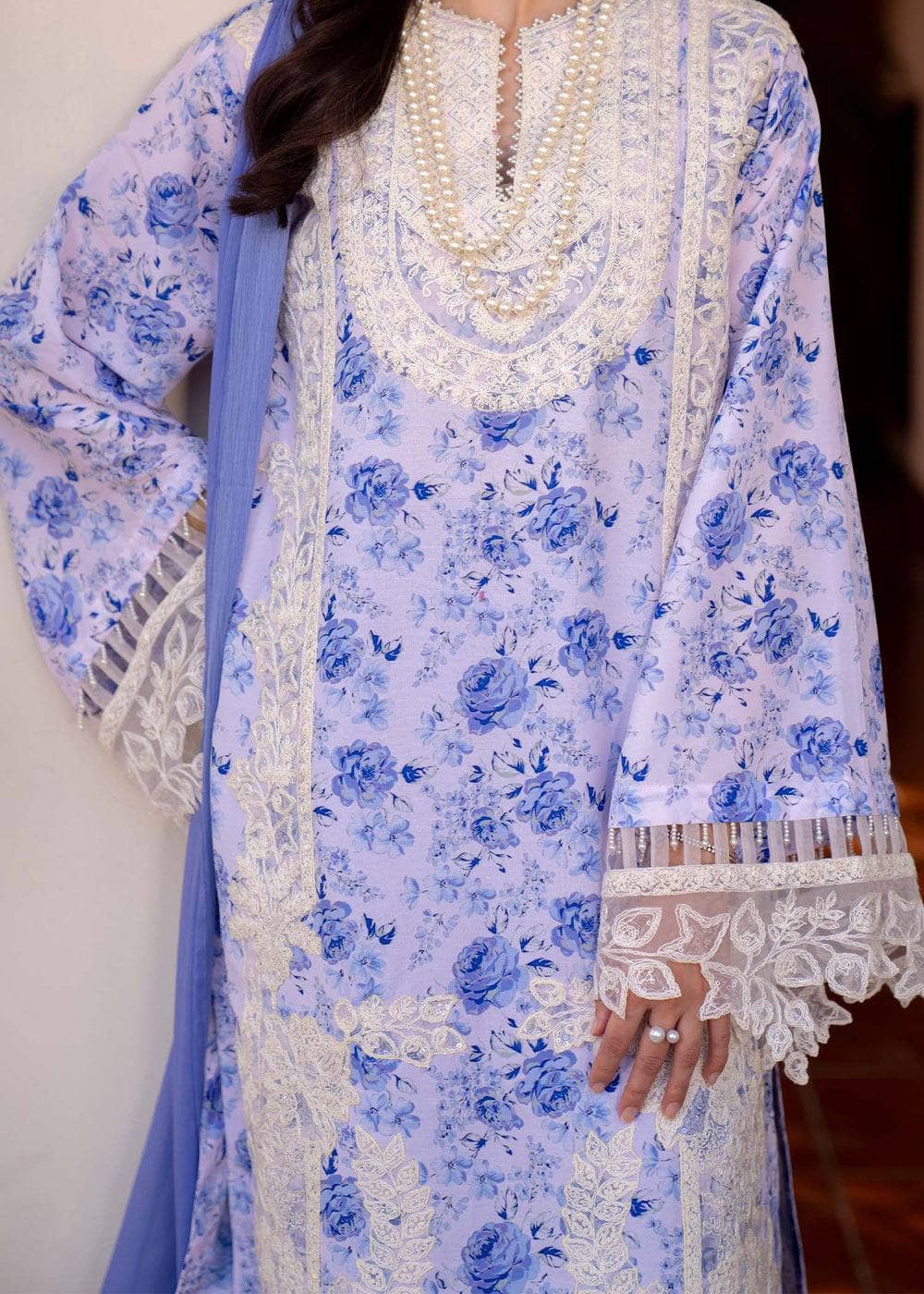 img_myeesha_lawn_awwal_boutique