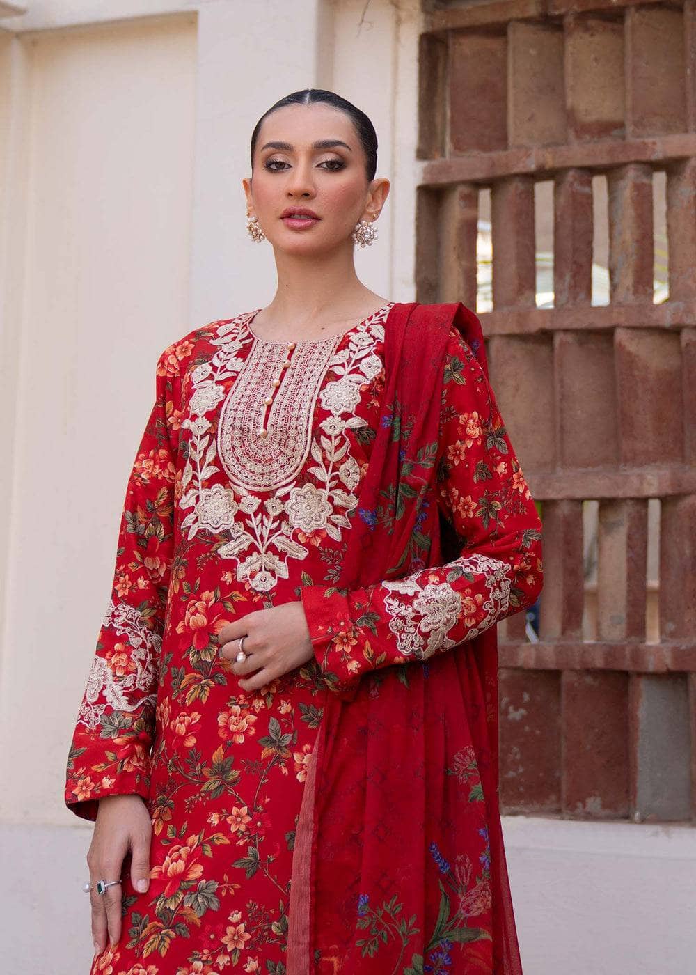 img_myeesha_lawn_awwal_boutique