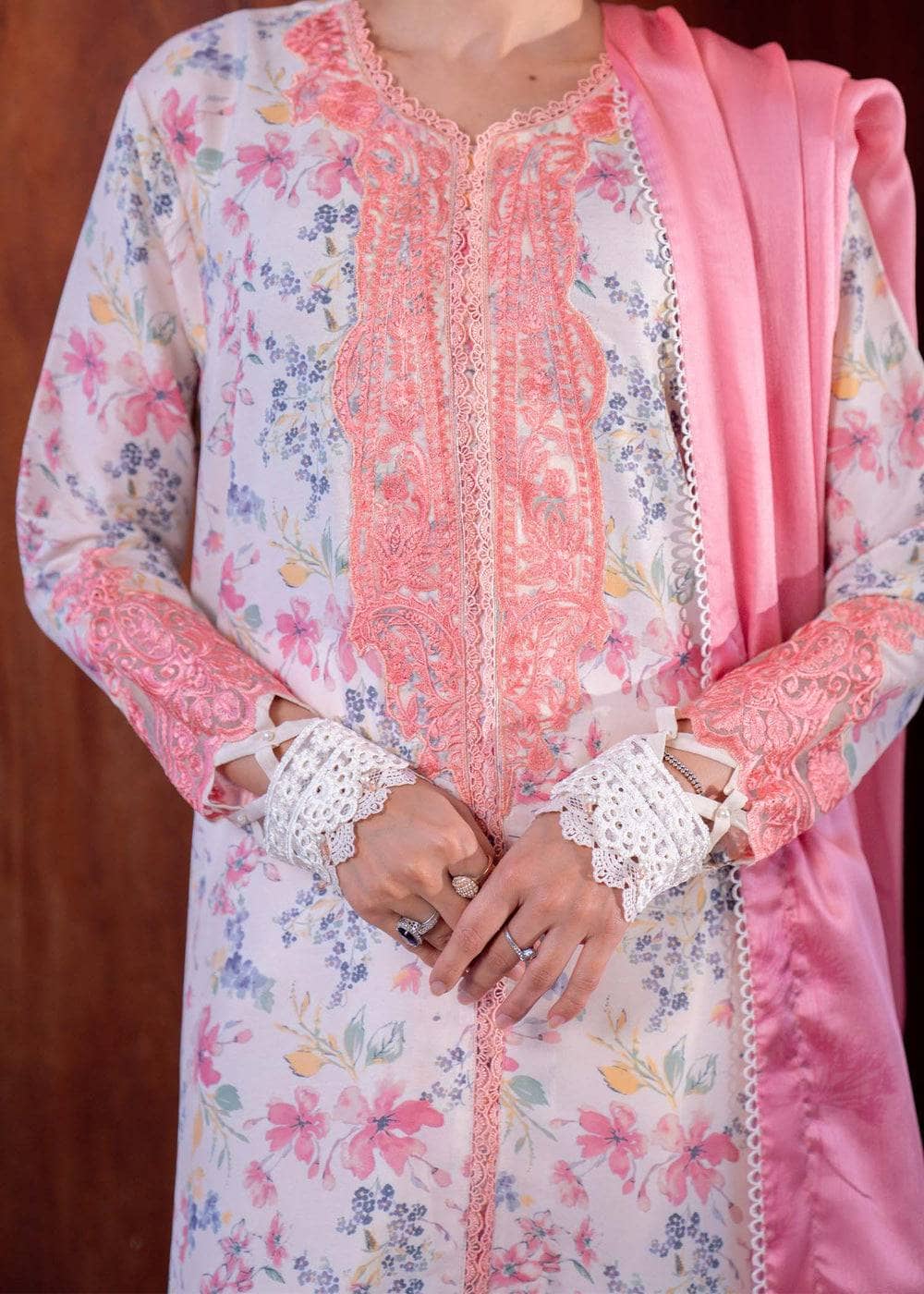 img_myeesha_lawn_awwal_boutique