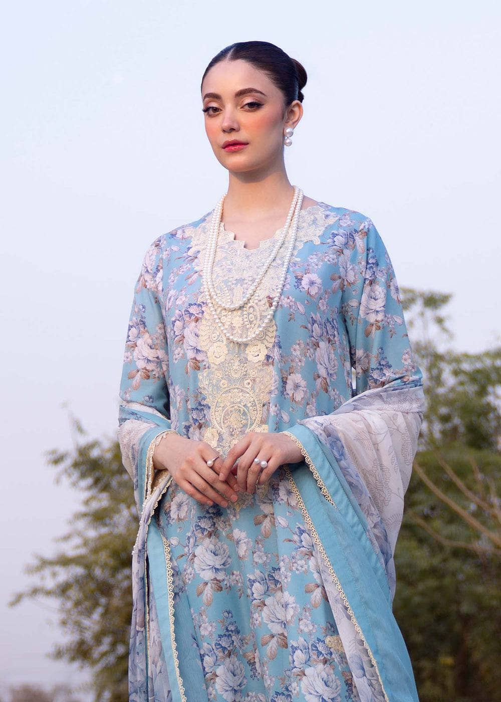 img_myeesha_lawn_awwal_boutique
