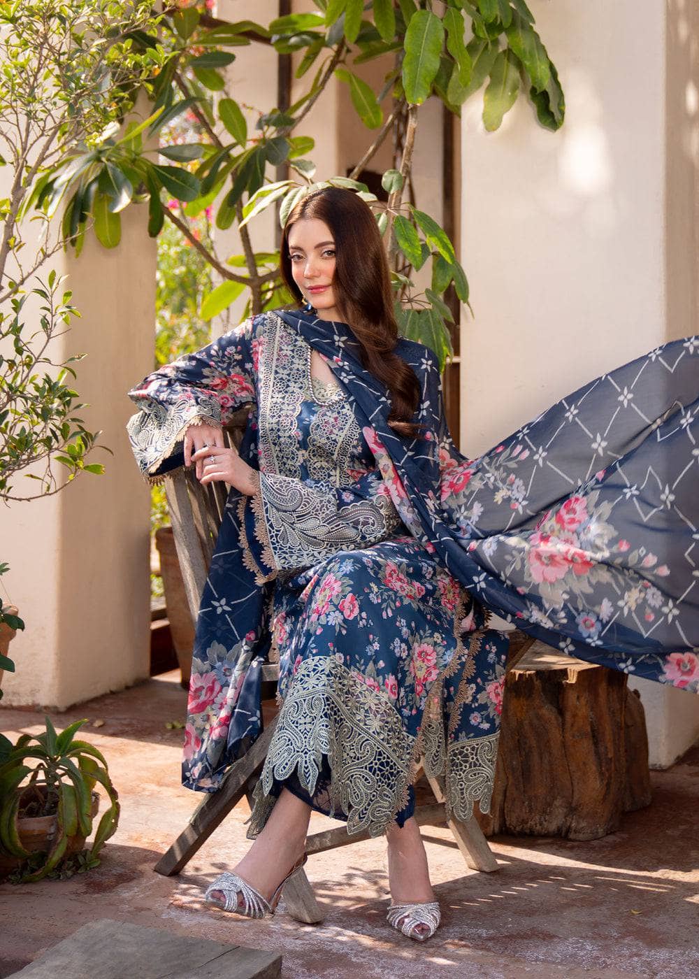 img_myeesha_lawn_awwal_boutique