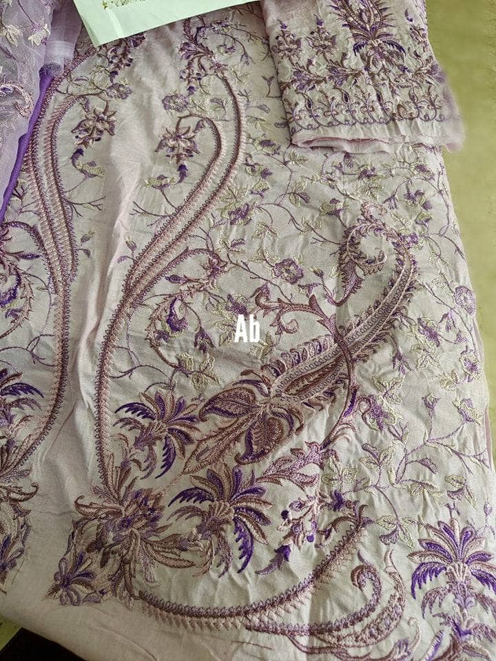 img_nilofer_shahid_lawn_awwal_boutique