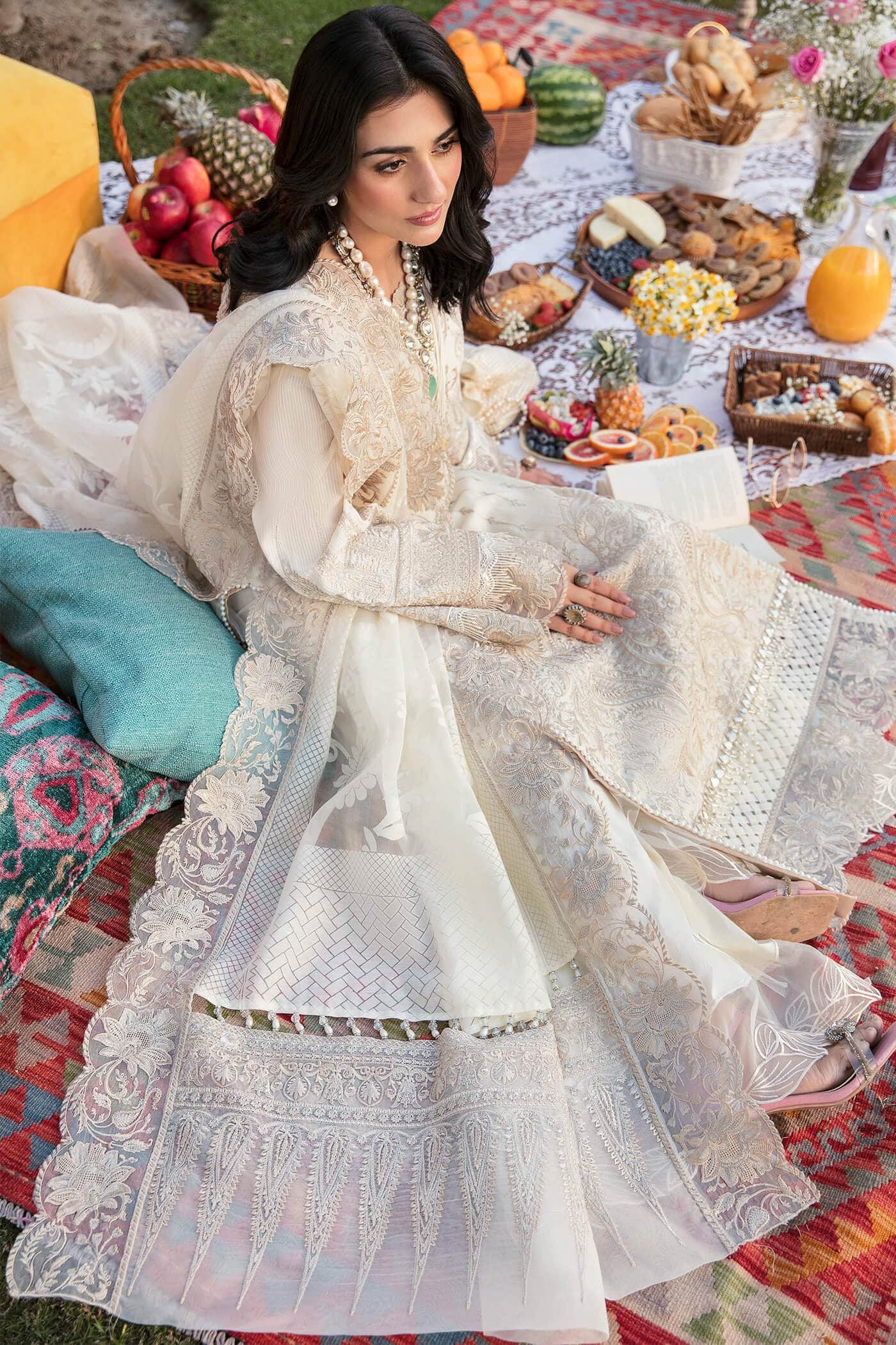 img_nilofer_shahid_luxury_lawn_23_awwal_boutique