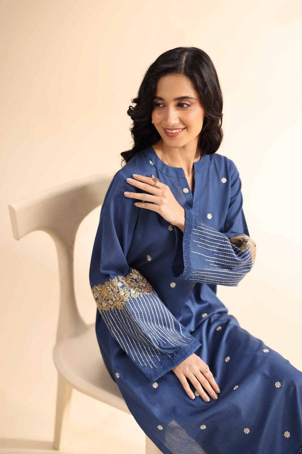 ing_nishat_lawn_awwal_boutique