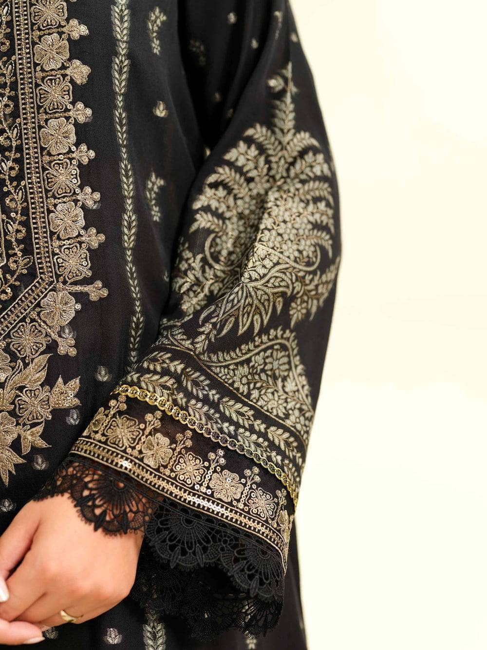 ing_nishat_lawn_awwal_boutique