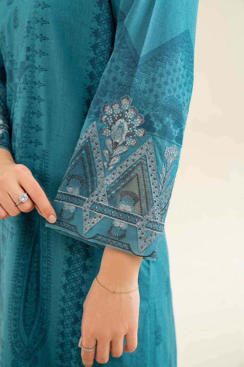 img_nishat_lawn_awwal_boutique