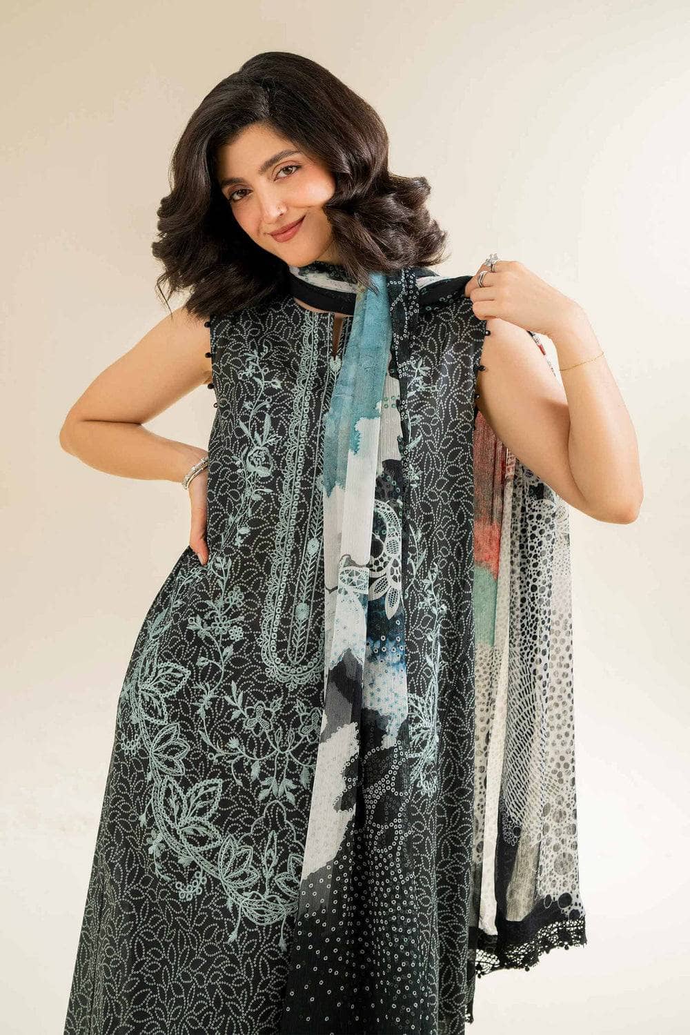 Nishat Cross Season Edit/Printed Embroidered Suit -42501090/Black