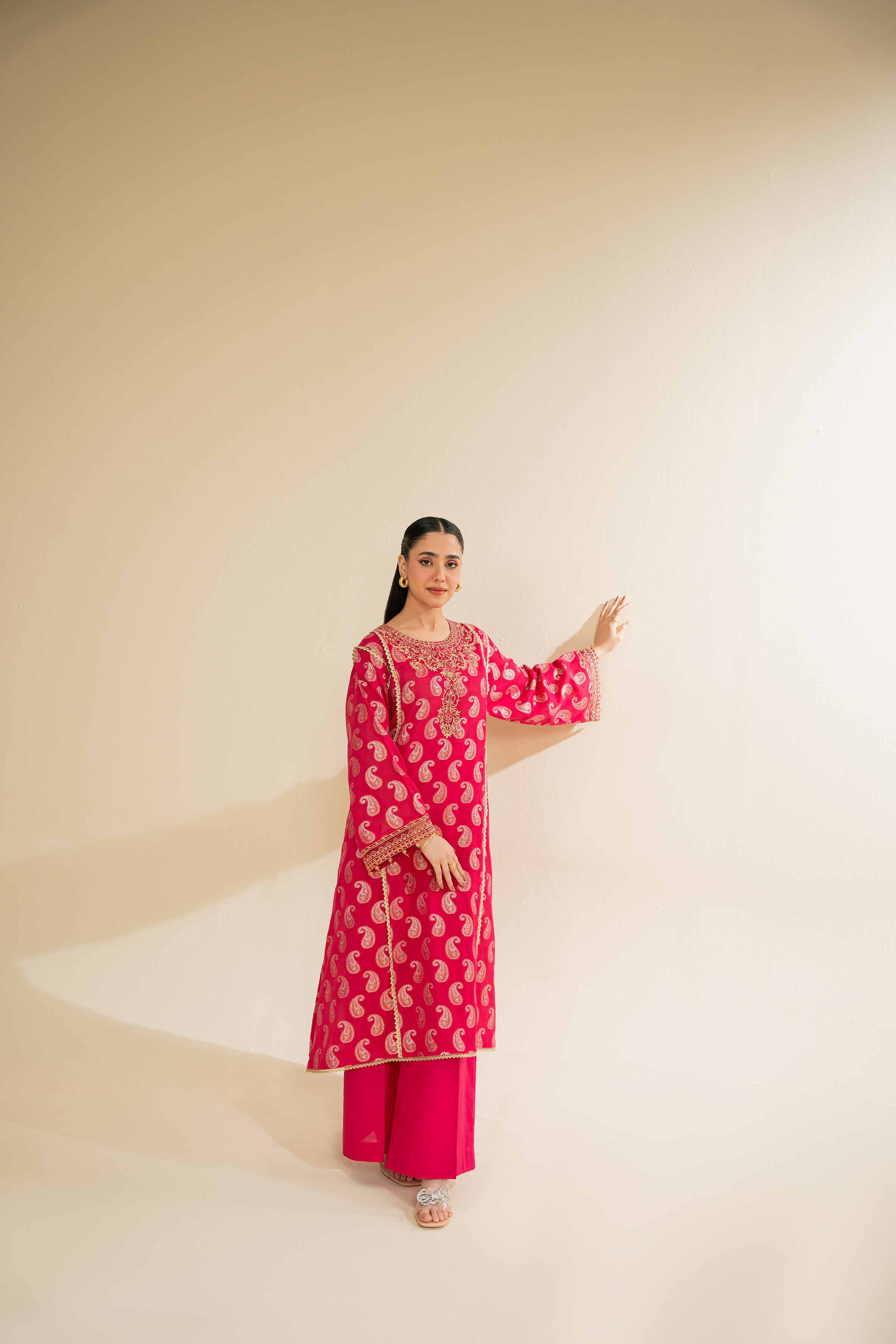 ing_nishat_lawn_awwal_boutique