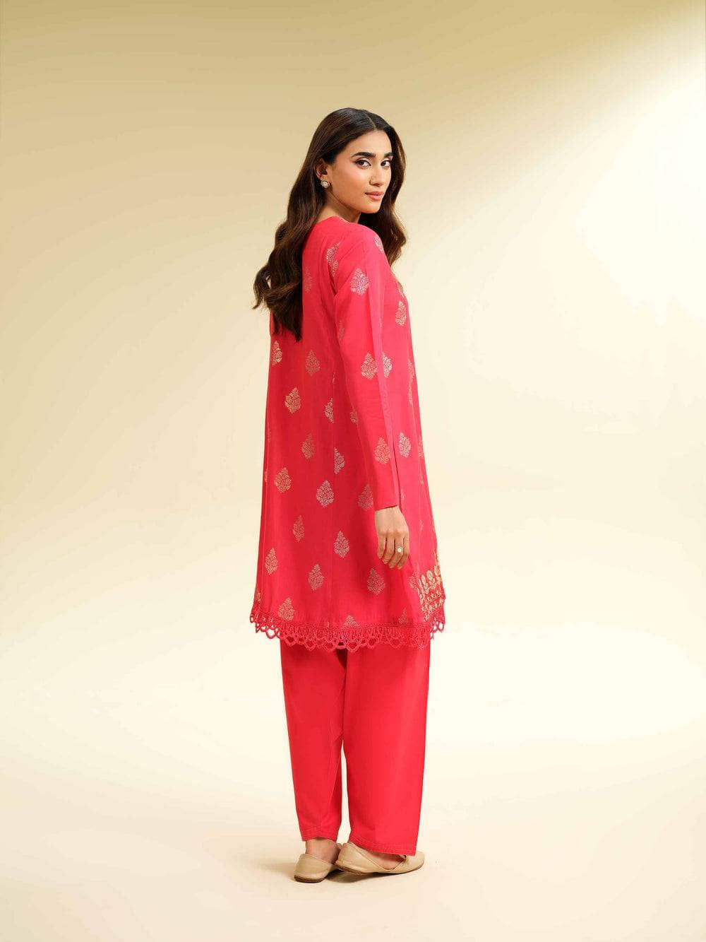 ing_nishat_lawn_awwal_boutique