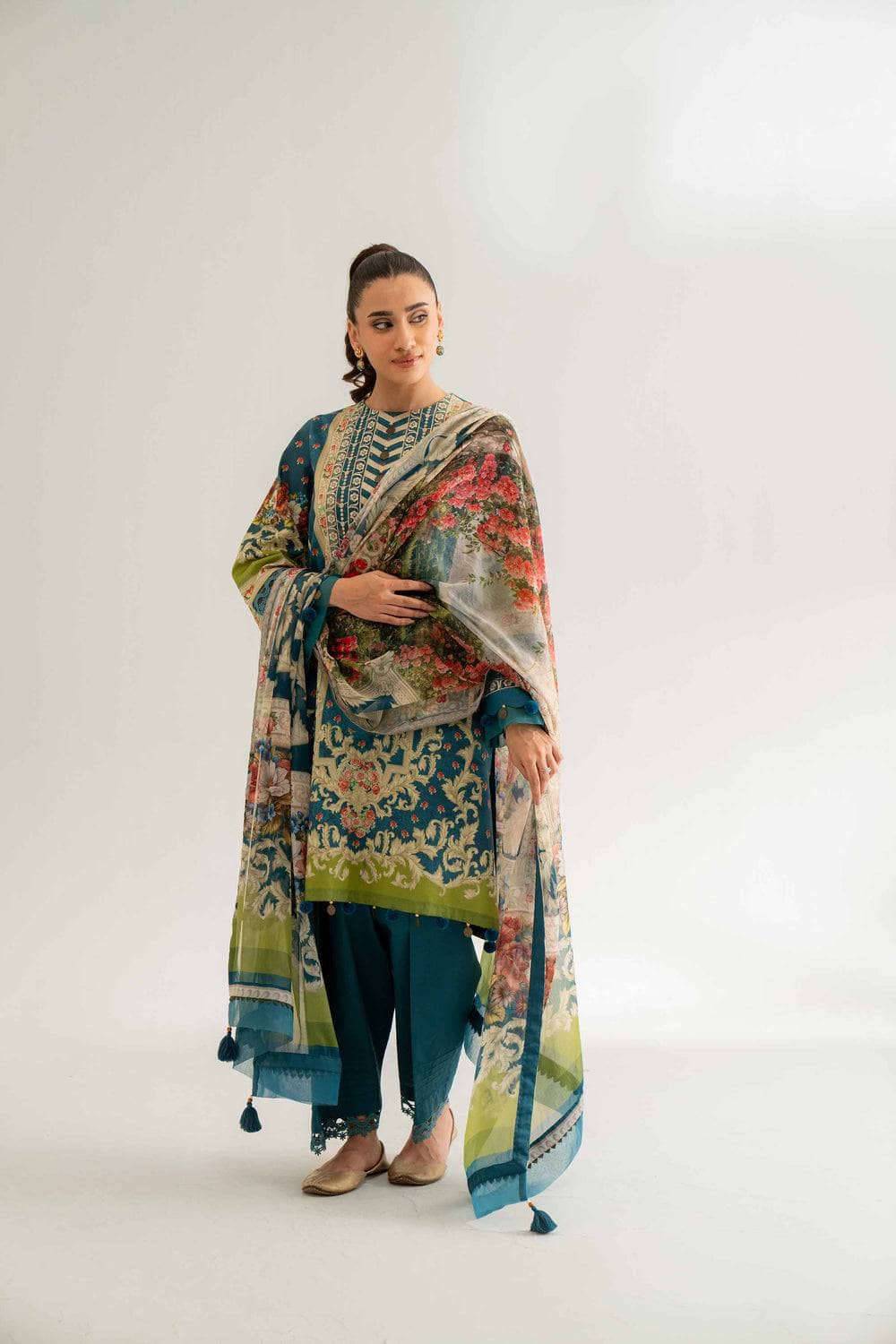 img_nishat_lawn_25_awwal_boutique