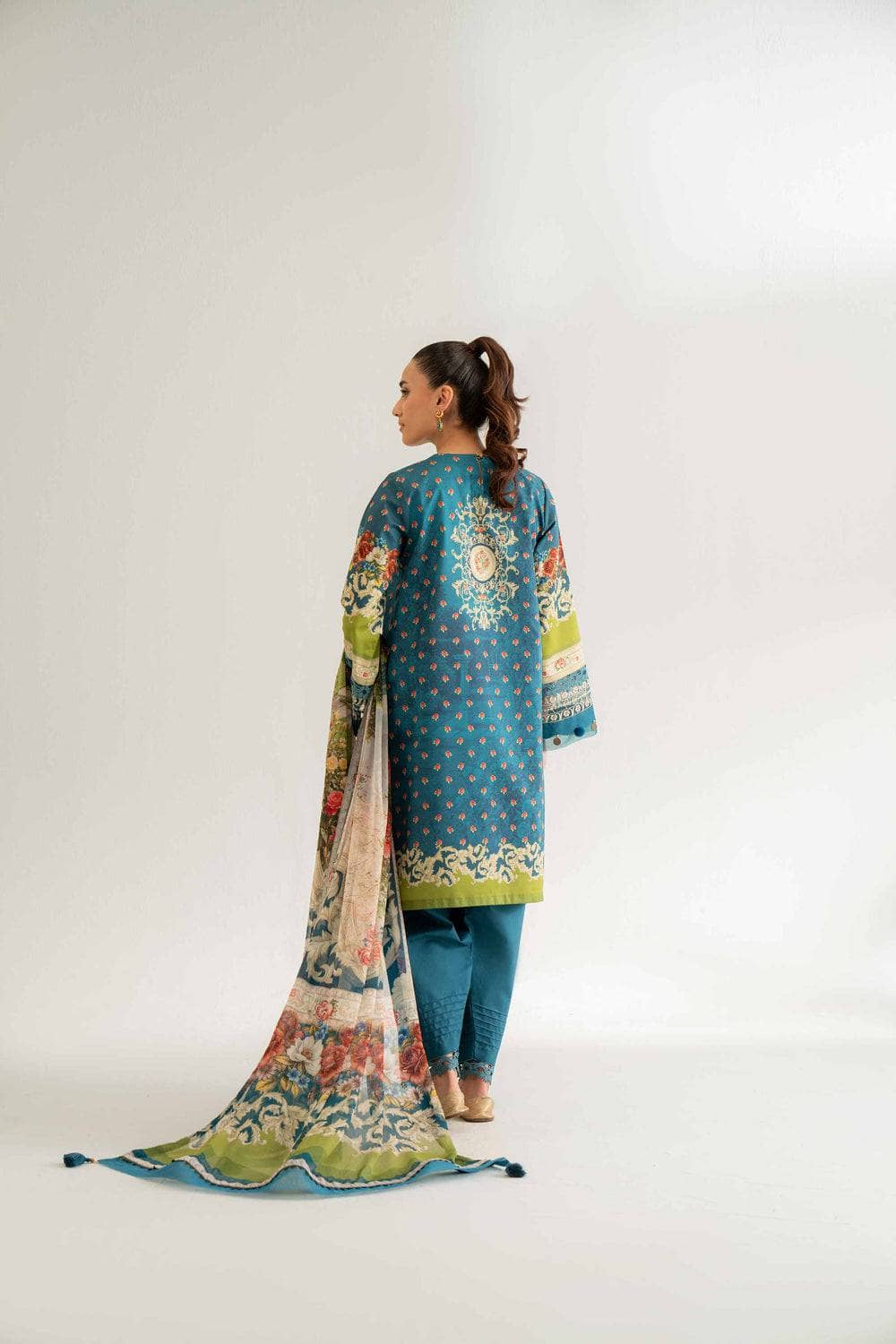 img_nishat_lawn_25_awwal_boutique