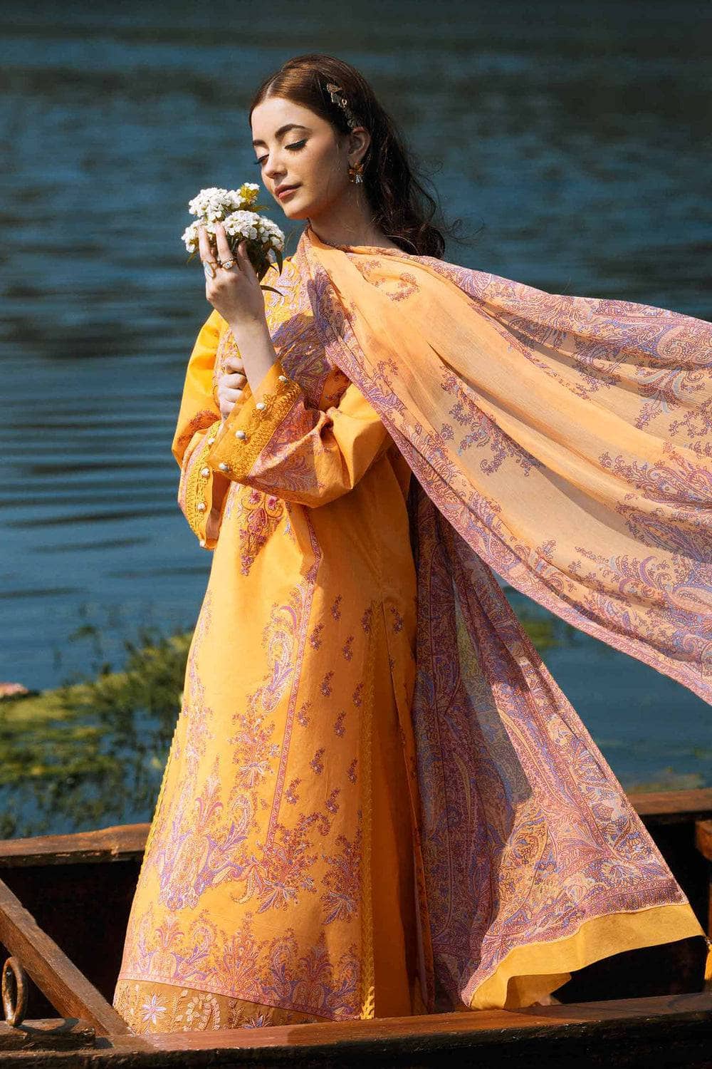 img_nishat_lawn_25_awwal_boutique