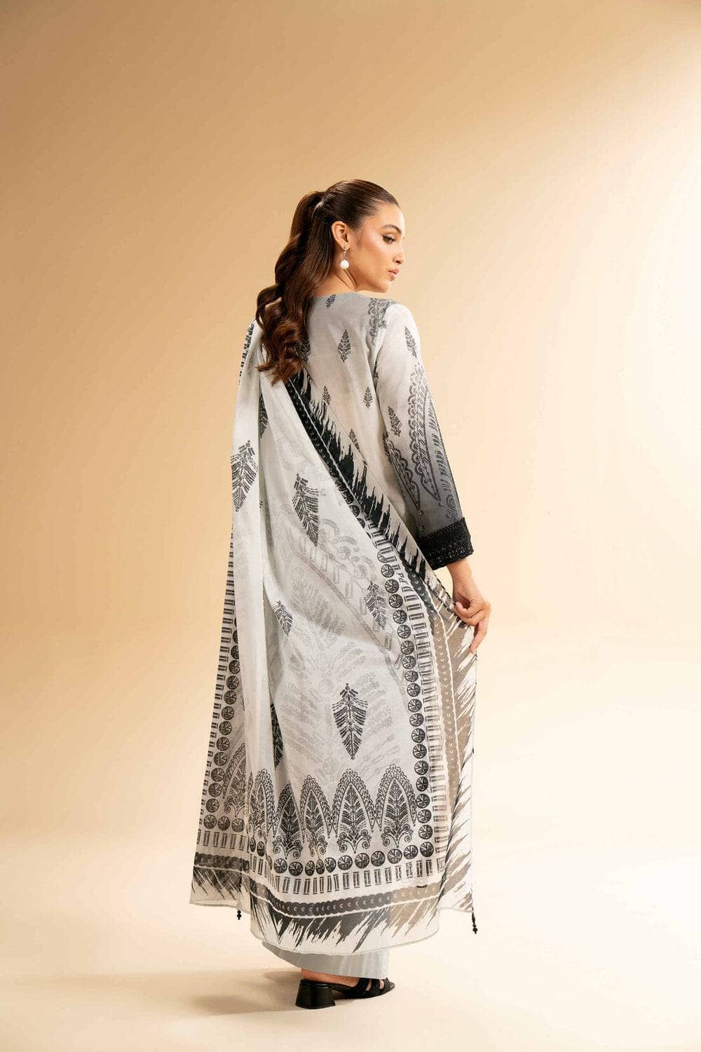 img_nishat_lawn_awwal_boutique