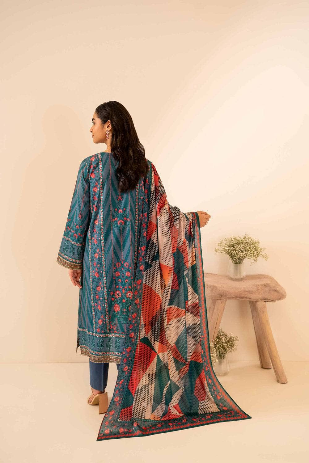 img_nishat_lawn_24_awwal_boutique