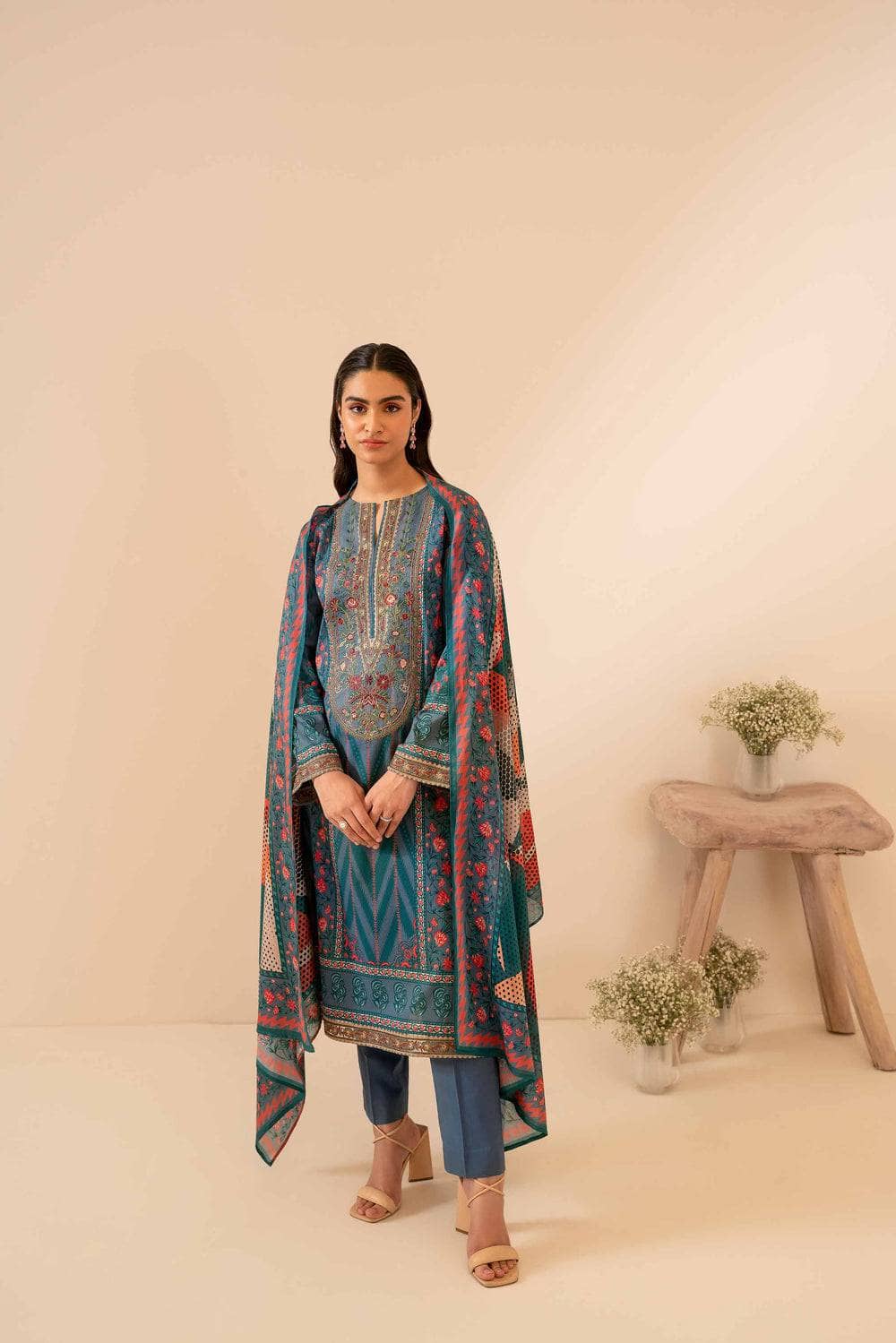 img_nishat_lawn_24_awwal_boutique