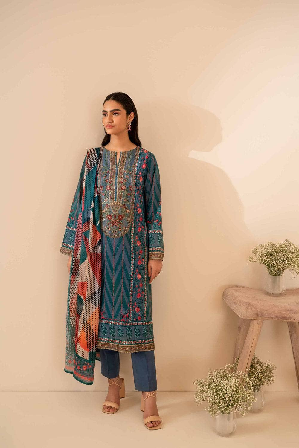 img_nishat_lawn_24_awwal_boutique