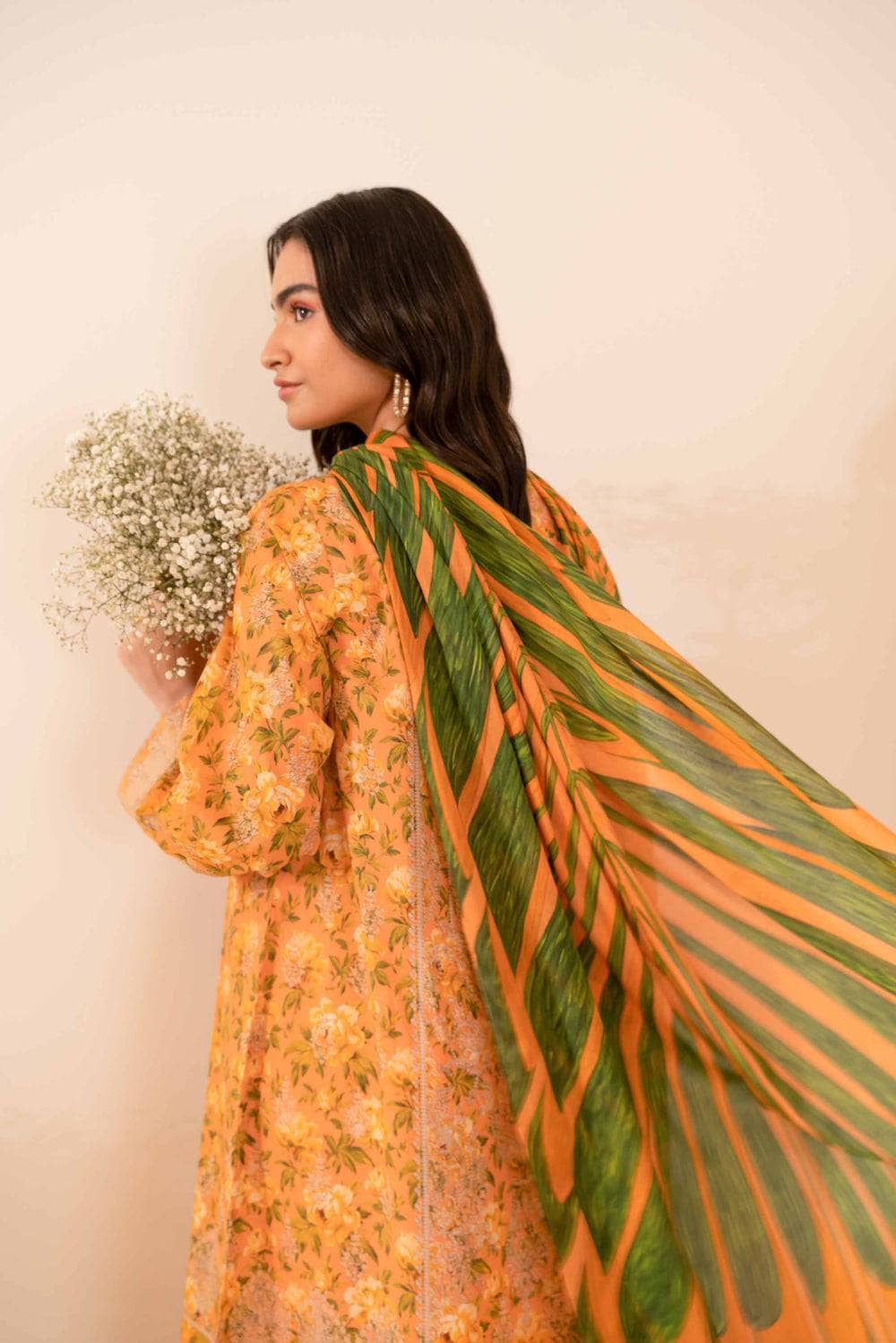 img_nishat_lawn_24_awwal_boutique