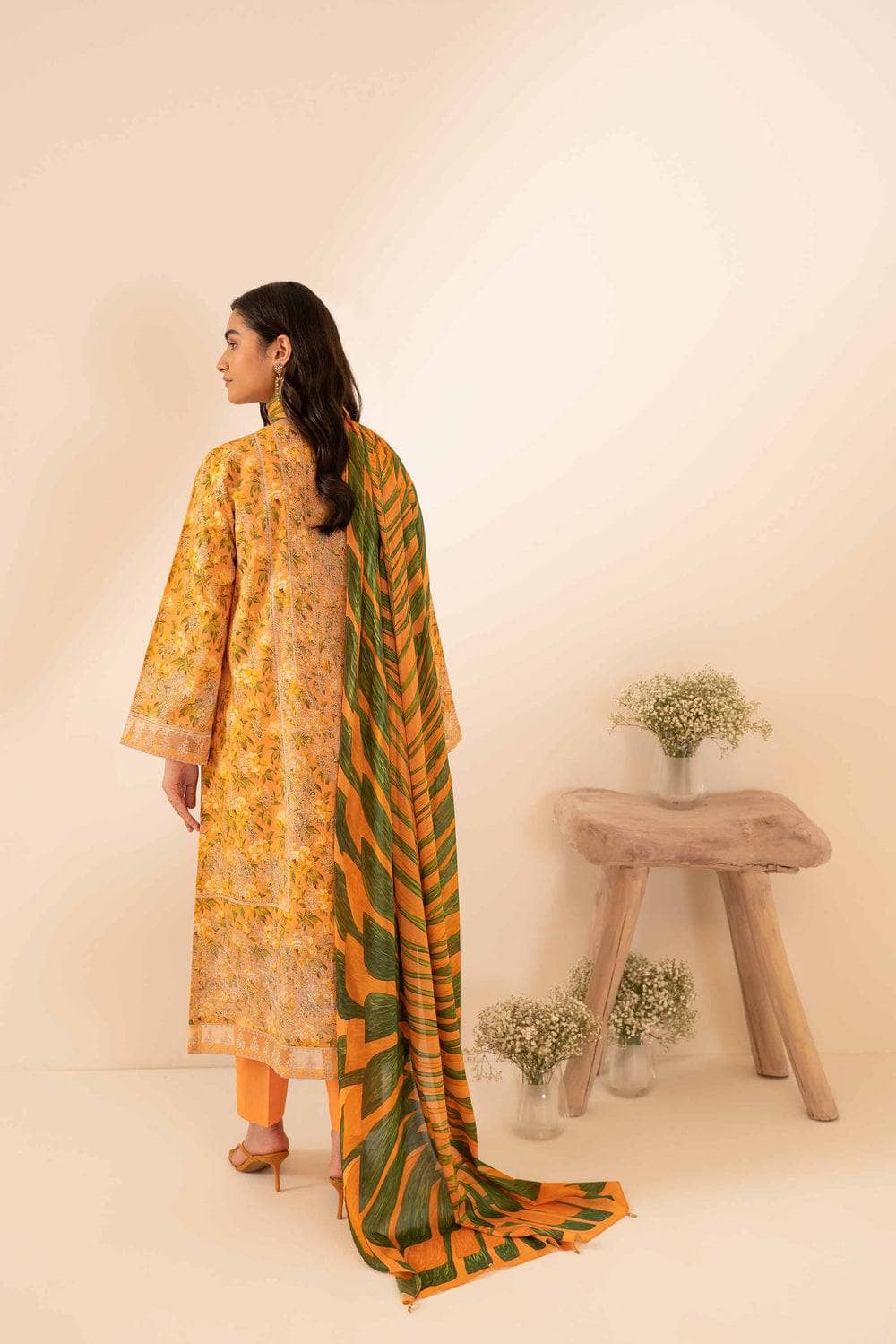 img_nishat_lawn_24_awwal_boutique