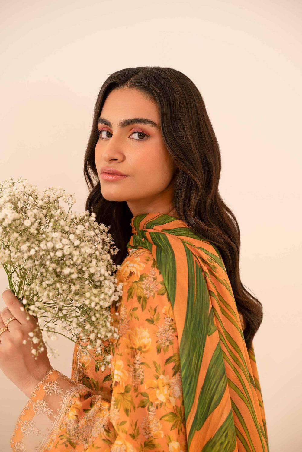img_nishat_lawn_24_awwal_boutique