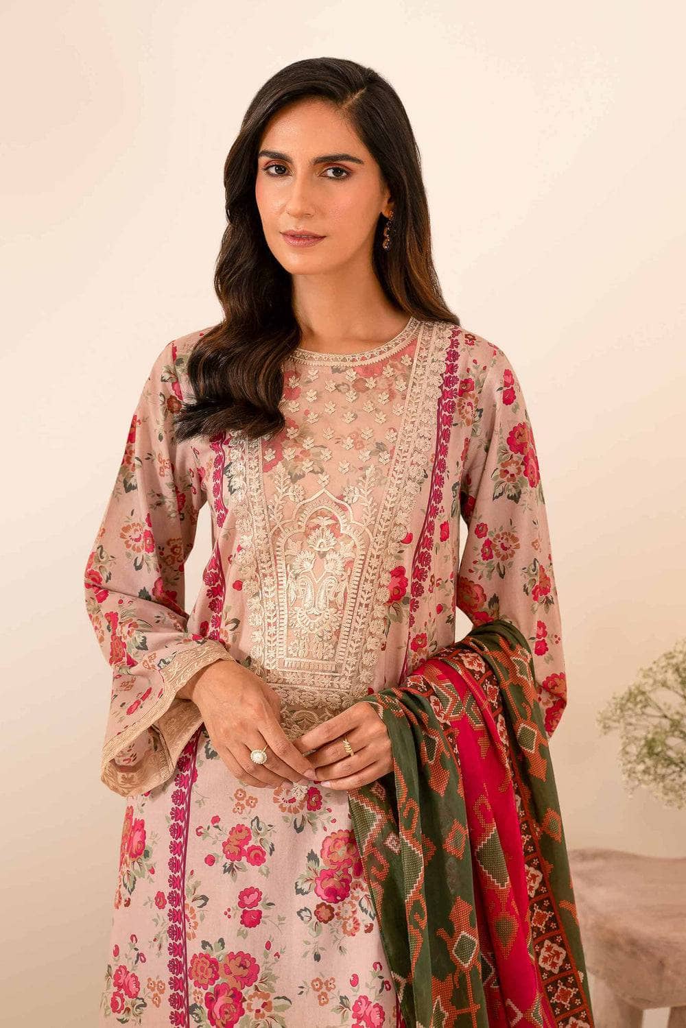 img_nishat_lawn_24_awwal_boutique