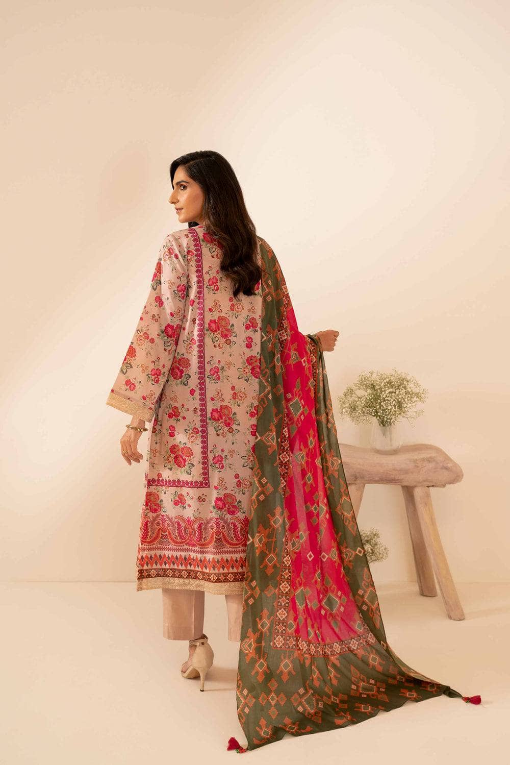 img_nishat_lawn_24_awwal_boutique