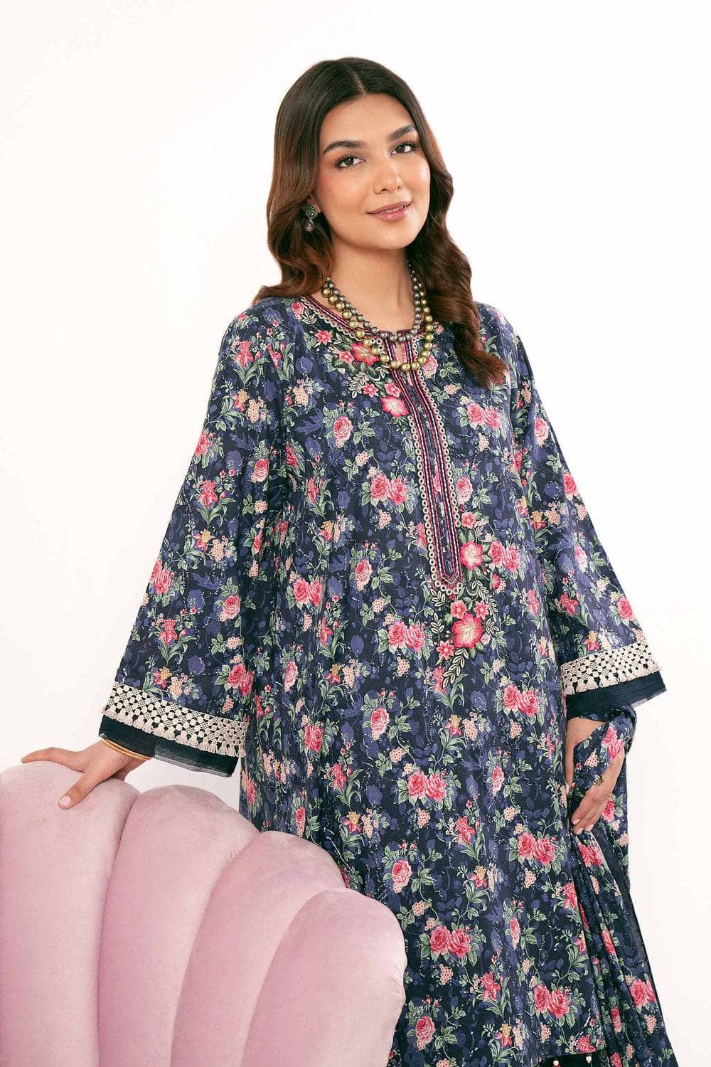 img_nishat_lawn_24_awwal_boutique