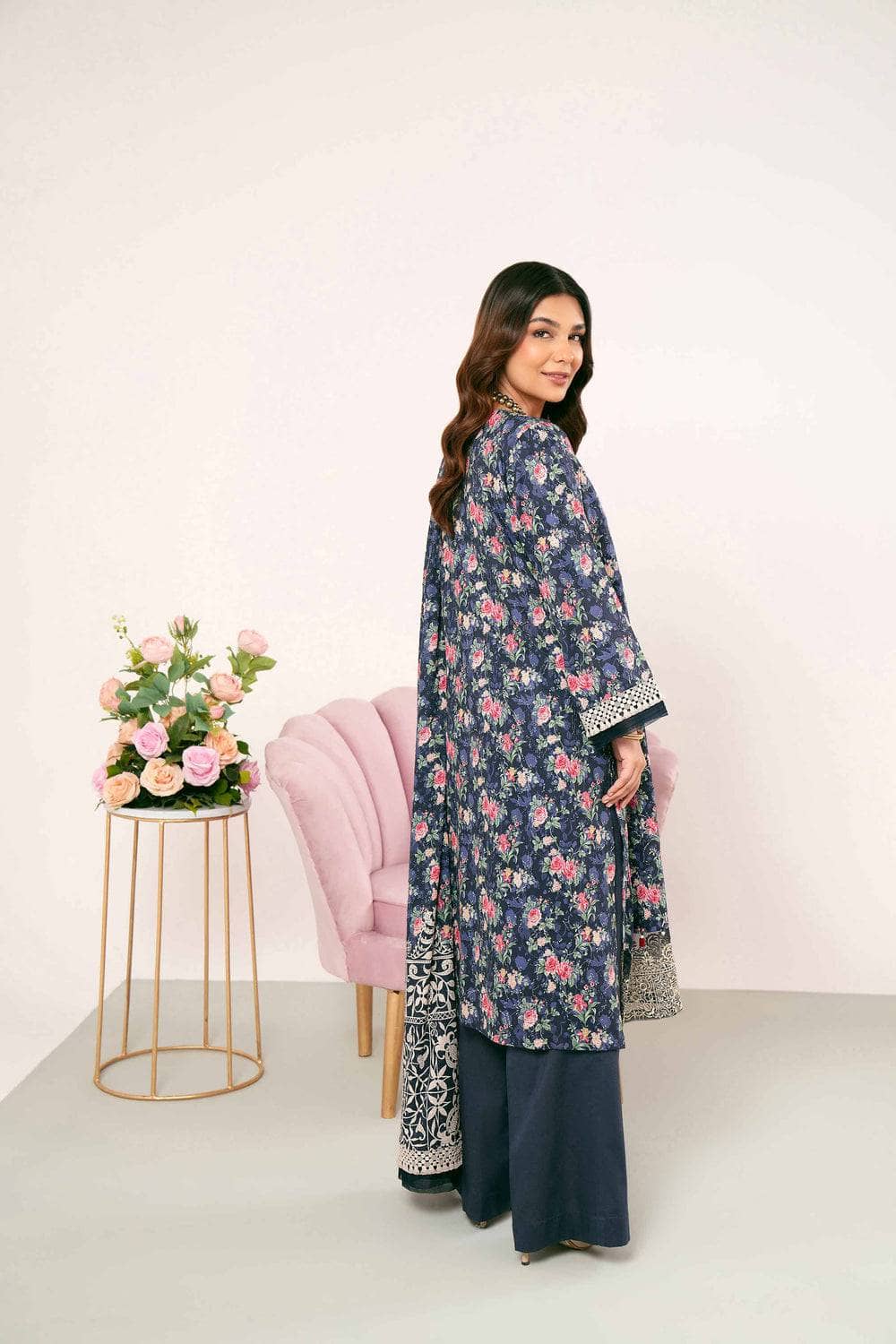 img_nishat_lawn_24_awwal_boutique