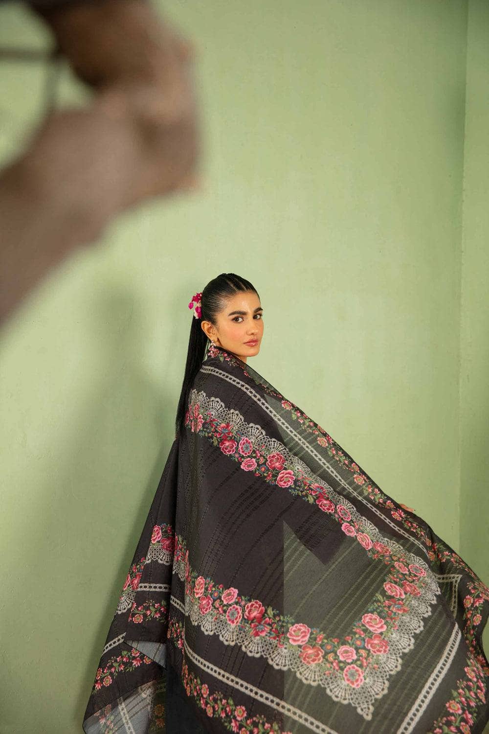 img_nishat_lawn_24_awwal_boutique