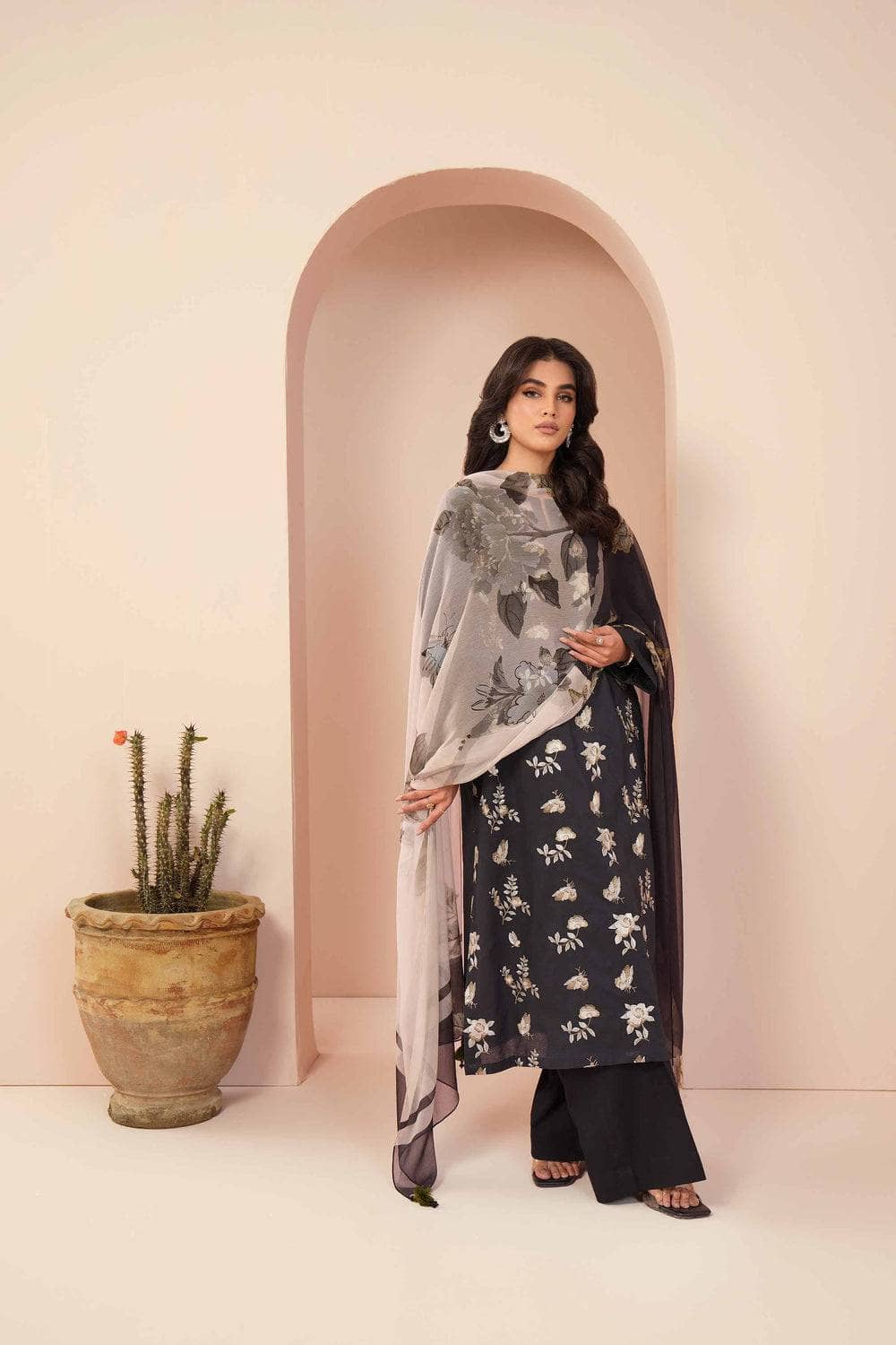 img_nishat_lawn_24_awwal_boutique