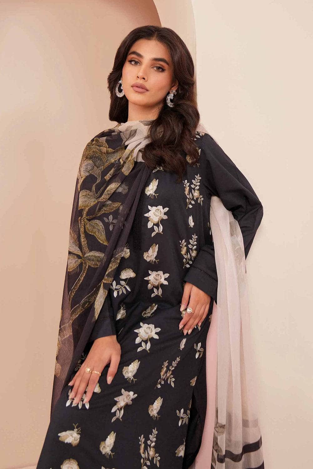 img_nishat_lawn_24_awwal_boutique