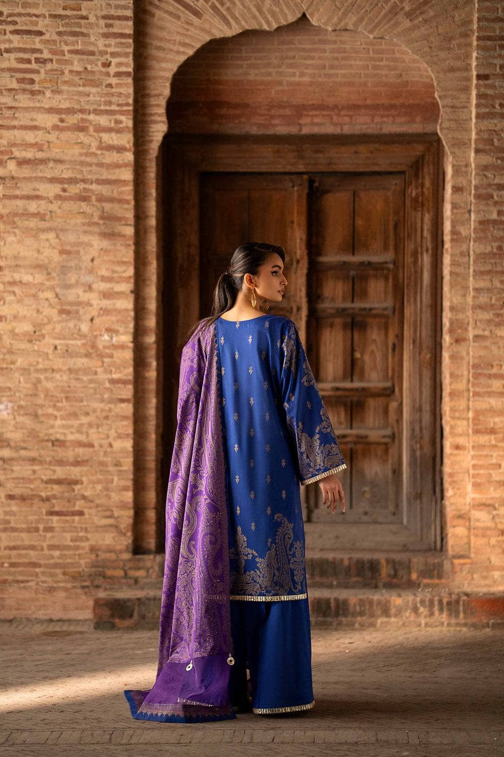 img_nishat_lawn_24_awwal_boutique